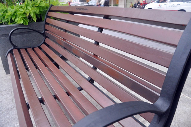 Ngắm hàng ghế gỗ 100 tuổi trên phố đi bộ đẹp nhất VN - 7