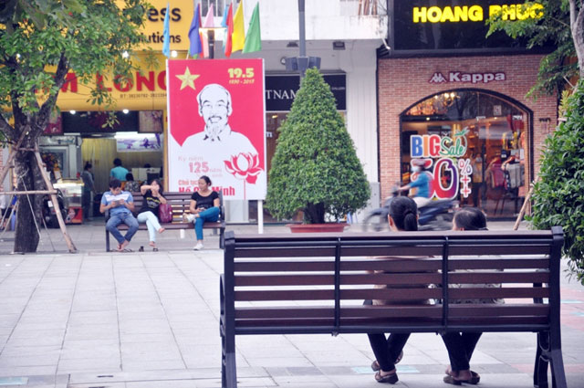 Ngắm hàng ghế gỗ 100 tuổi trên phố đi bộ đẹp nhất VN - 15