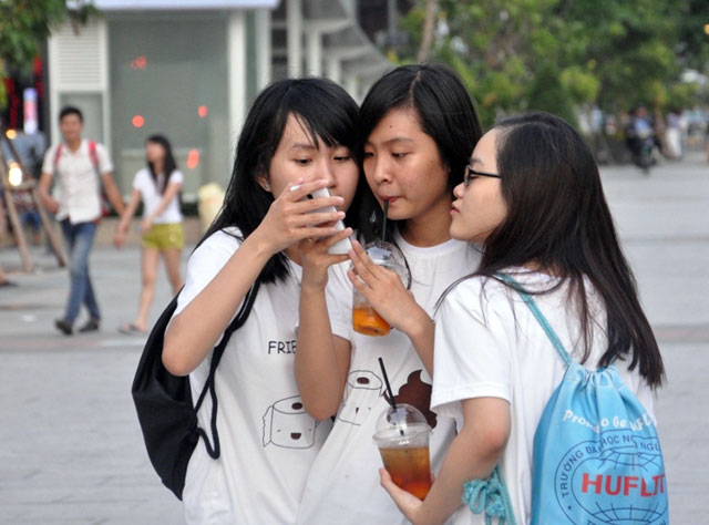 Ngắm hàng ghế gỗ 100 tuổi trên phố đi bộ đẹp nhất VN - 17