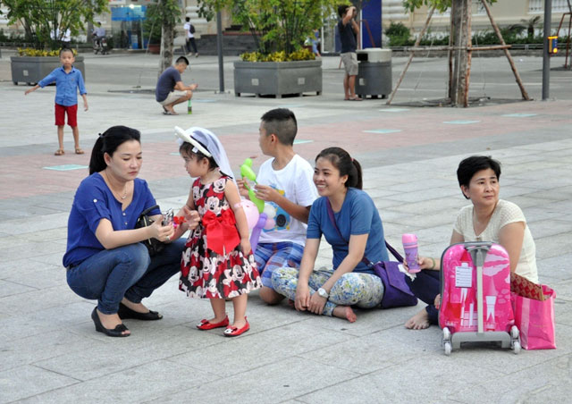 Ngắm hàng ghế gỗ 100 tuổi trên phố đi bộ đẹp nhất VN - 14