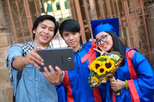 Một ngày lang thang cùng “Quần tim đỏ” Painter Man - 1