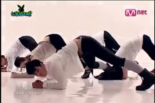 Cười chảy nước mắt với 8 video "giả gái" của sao Hàn - 3