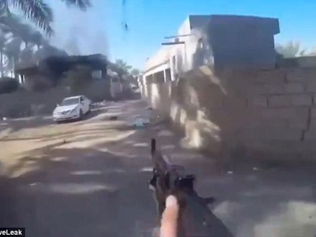 Video: Chiến binh IS bị bắn gục trên chiến trường - 1