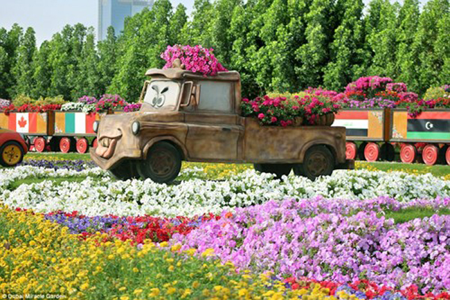 Nhân vật chiếc xe tải cũ kĩ Mater trong bộ phim hoạt hình Cars của Disney.

