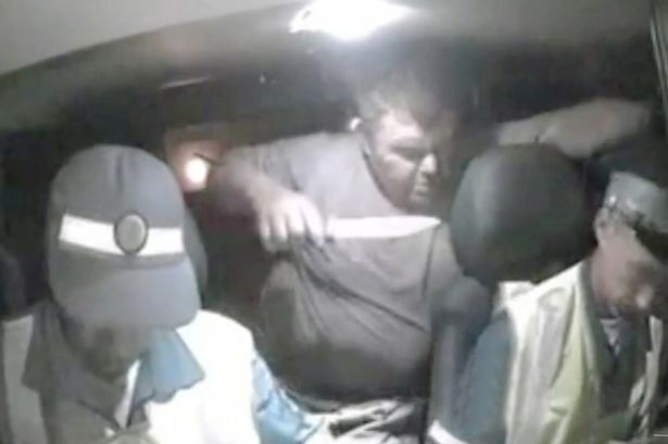 Video: Tài xế đâm chết cảnh sát trong xe tuần tra - 1