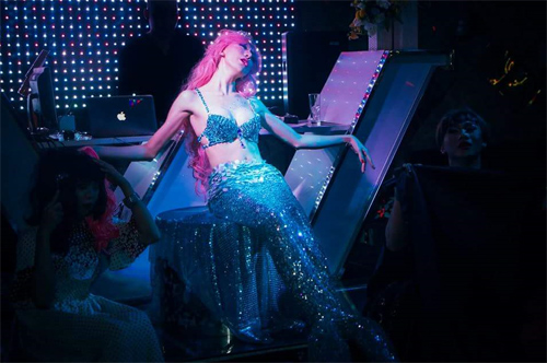 Bộ ảnh “Cãi mụ” của cô gái chuyển giới gây sốt - 5