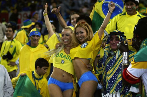 Áo "hở rốn" ngập tràn giải đấu Copa America 2015 - 6