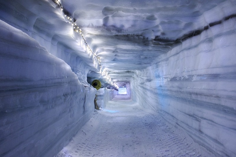 Choáng ngợp vẻ đẹp hang động băng lớn nhất thế giới - 1