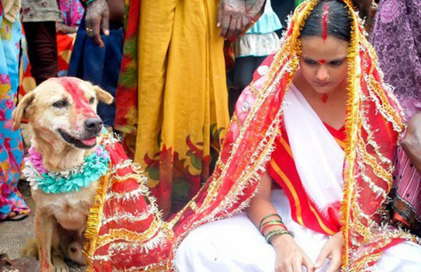 Những hủ tục hôn nhân đáng sợ ở Ấn Độ - 1