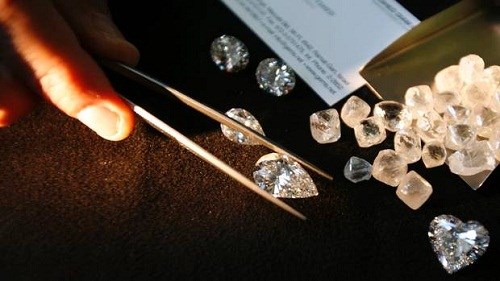 Người Nhật "bán tháo" kim cương lấy tiền mặt - 1