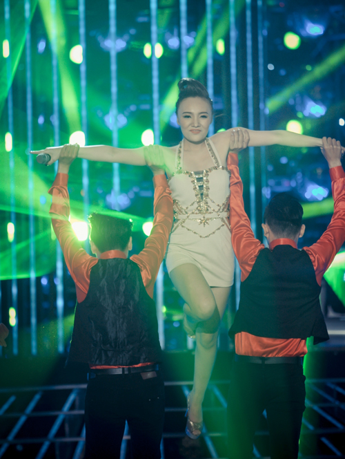 Khương Ngọc ẵm 100 triệu đồng nhờ hóa thành sao Hàn - 4