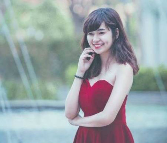 Đỗ Khánh Vân, hot girl Đắk Lắk nổi tiếng với đôi má lúm đồng tiền xinh xắn