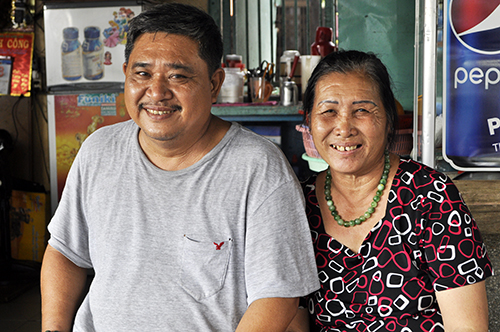 Ảnh: Sinh viên tình nguyện xuyên ngày, đêm hỗ trợ sĩ tử - 13