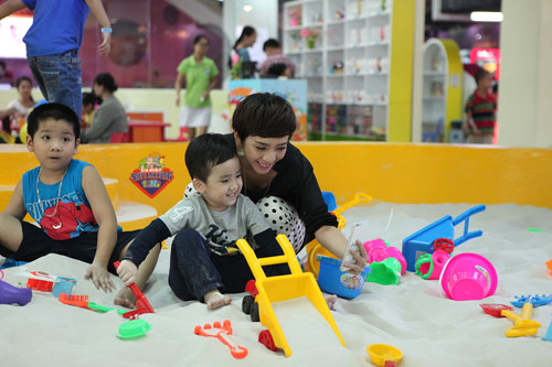 DV hài Thu Trang 'đóng vai ác' để dạy con - 2