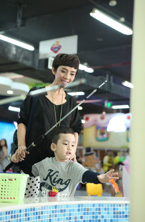 DV hài Thu Trang 'đóng vai ác' để dạy con - 5