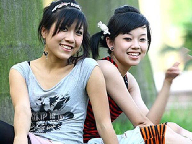 Dương Bảo Ly (Ly "cute") đảm nhận vai Dịu trong Nhật ký Vàng Anh 2. Trong khi đó Trang Pháp (bên trái) vào vai Thảo đanh đá. Dịu và Thảo thường xuyên góp mặt trong mọi cuộc gây gổ với nhóm bạn khác. Vì vậy, 2 nhân vật này bị ghét trong phim.