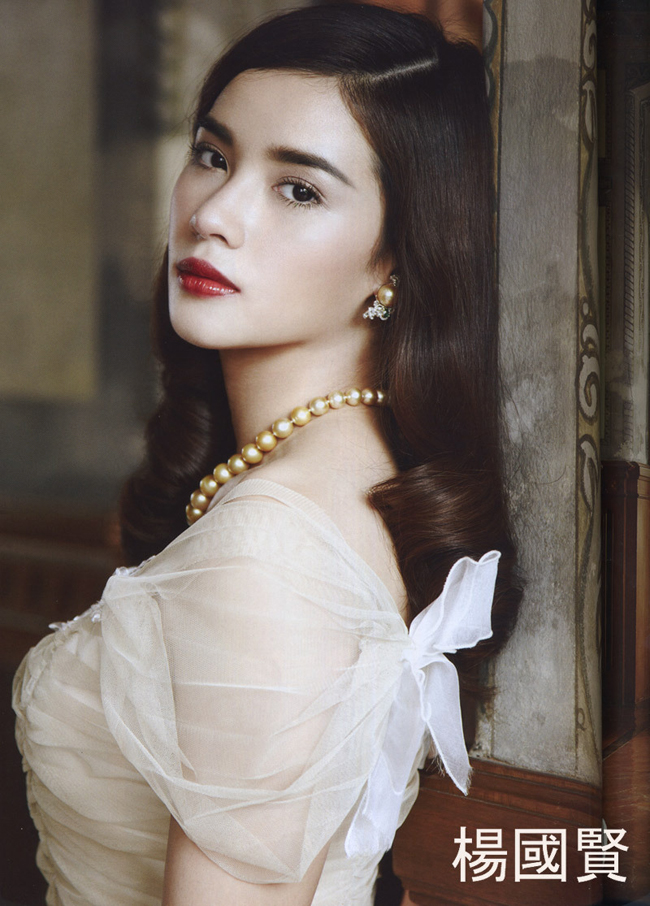 Sinh năm 1975, Aom Phiyada luôn là cái tên quen thuộc trong danh sách bình chọn sắc đẹp tại Thái Lan