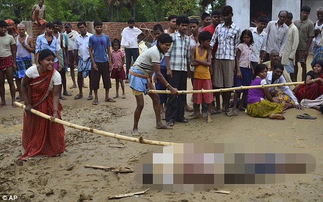 Ấn Độ: 2 HS chết đuối, đám đông đánh chết hiệu trưởng - 1
