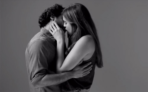 First Kiss và Kiss Cam khác nhau thế nào? - 4