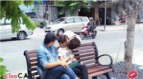 First Kiss và Kiss Cam khác nhau thế nào? - 3