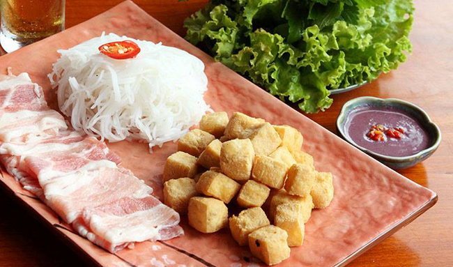 Bún đậu mắm tôm là món ăn đơn giản mà không kém phần tinh tế, món ngon này đã được liệt kê vào trong những danh sách món ngon nhất của đất Việt.
