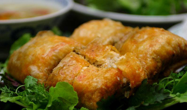 Nem cua bể hay nem cua bể Hải Phòng là một món ăn đặc trưng trong ẩm thực Hải Phòng với nguyên liệu chủ đạo là hải sản như tôm, cua bể.
