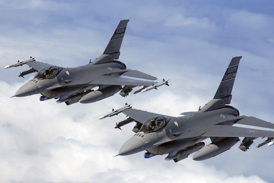 Indonesia đưa dàn F-16 ra cửa Biển Đông sau vụ va tàu TQ - 1