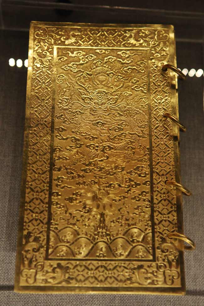 Ảnh: Chiêm ngưỡng sách vàng, ấn vàng triều Nguyễn - 6