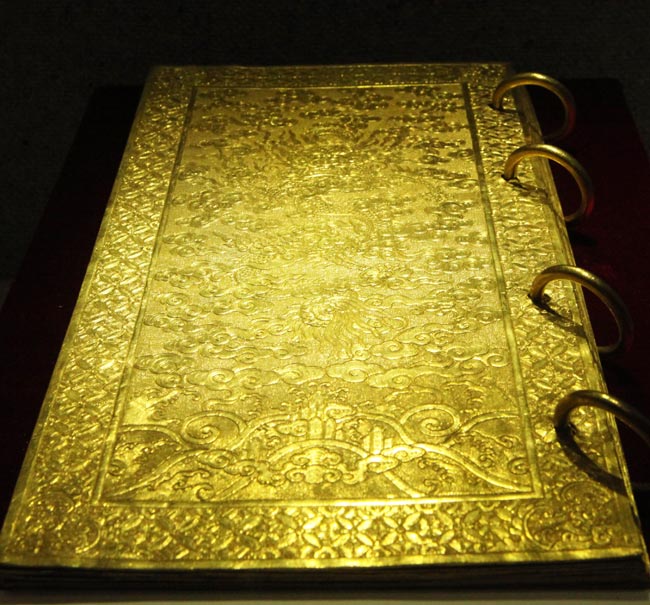 Ảnh: Chiêm ngưỡng sách vàng, ấn vàng triều Nguyễn - 9