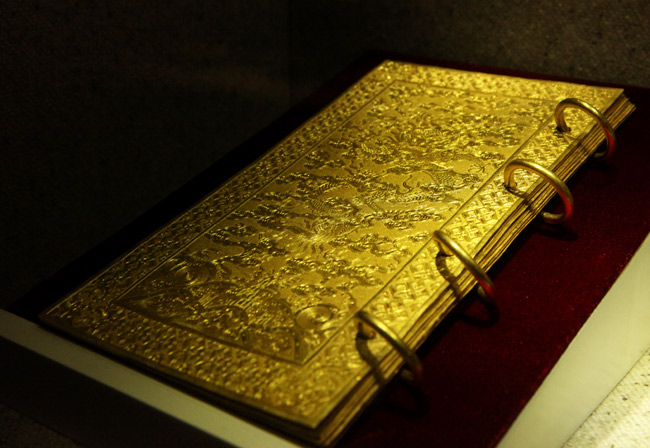 Ảnh: Chiêm ngưỡng sách vàng, ấn vàng triều Nguyễn - 10