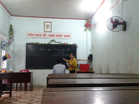 "Người hùng" cứu đoàn tàu trong vụ sập cầu Ghềnh đi học chữ - 2