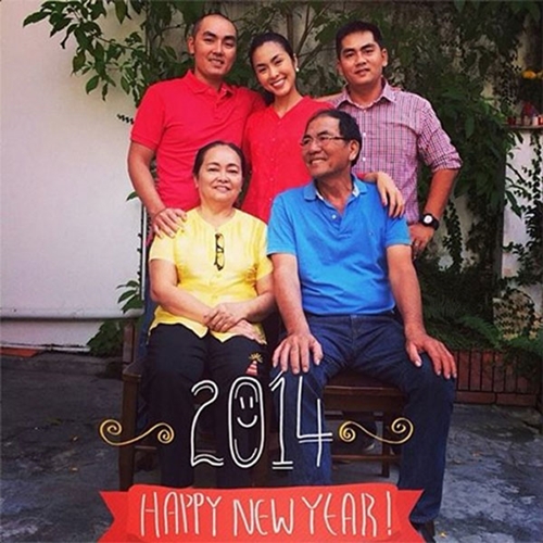 Tăng Thanh Hà khoe ảnh kỉ niệm 40 năm ngày cưới của bố mẹ - 2