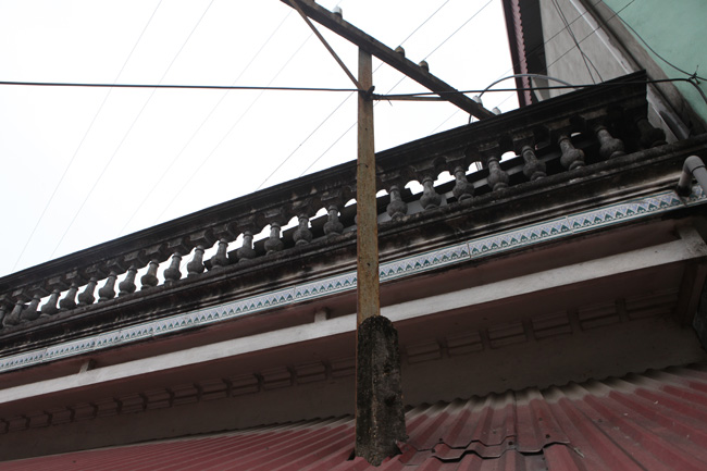 Hà Nội: Nhà dân méo mó vì đường dây thông tin - 3