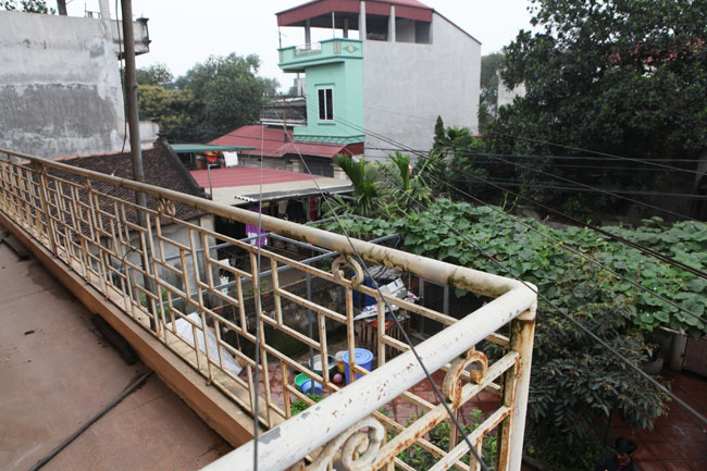 Hà Nội: Nhà dân méo mó vì đường dây thông tin - 8