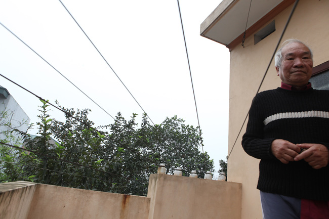 Hà Nội: Nhà dân méo mó vì đường dây thông tin - 6