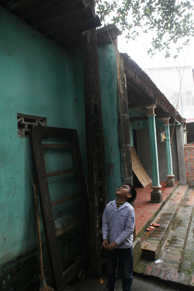 Hà Nội: Nhà dân méo mó vì đường dây thông tin - 10