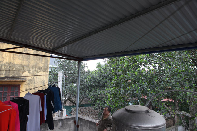 Hà Nội: Nhà dân méo mó vì đường dây thông tin - 11