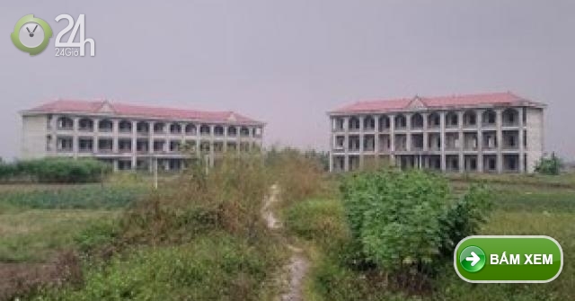 Trường học tiền tỷ bỏ không giữa cánh đồng