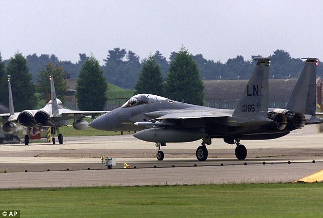 Mỹ điều chiến đấu cơ F-15 tới châu Âu đề phòng Nga - 1