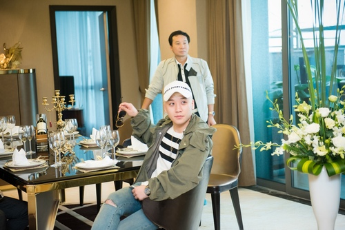 Seung Ri nhóm Bigbang không ngại selfie với fan Hà Nội - 8