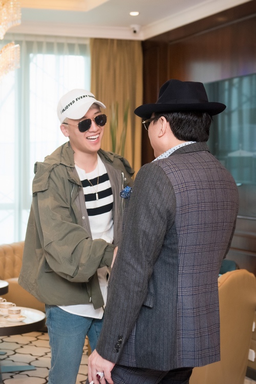 Seung Ri nhóm Bigbang không ngại selfie với fan Hà Nội - 4