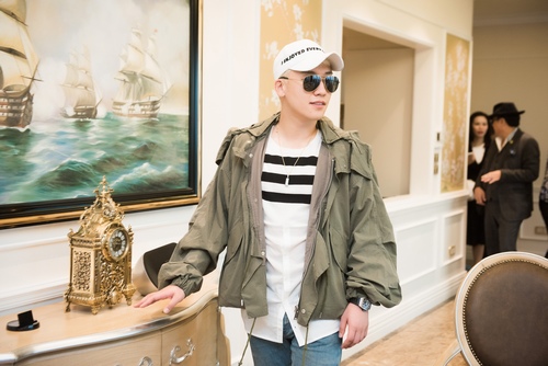 Seung Ri nhóm Bigbang không ngại selfie với fan Hà Nội - 6