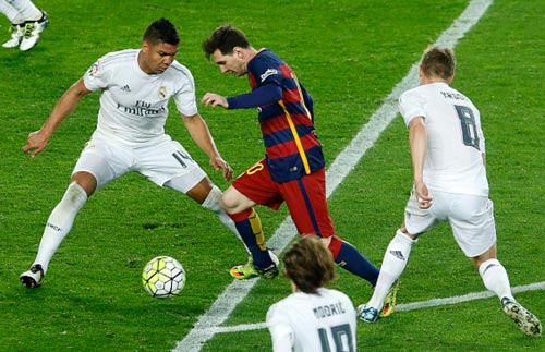 Casemiro khóa chặt Messi: Nhân tố để Real lật đổ Barca - 1