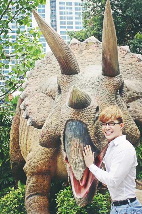 Nathan Lee ăn mừng MV triệu view tại công viên khủng long - 5