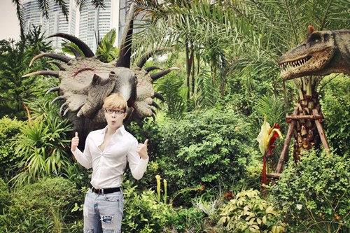 Nathan Lee ăn mừng MV triệu view tại công viên khủng long - 10