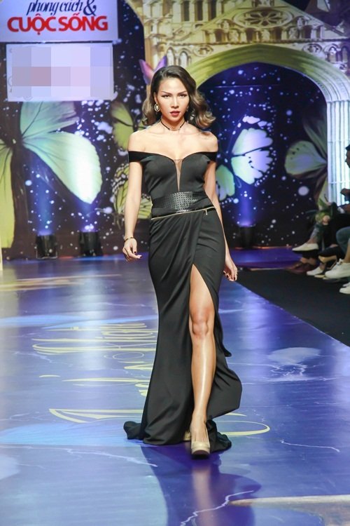 Minh Triệu "đốt mắt" với váy khoét sâu, xẻ cao - 2