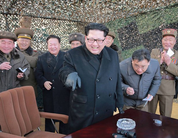 Chùm ảnh Kim Jong-un cười hết cỡ trước ống kính - 1