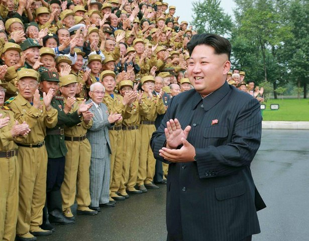 Chùm ảnh Kim Jong-un cười hết cỡ trước ống kính - 7