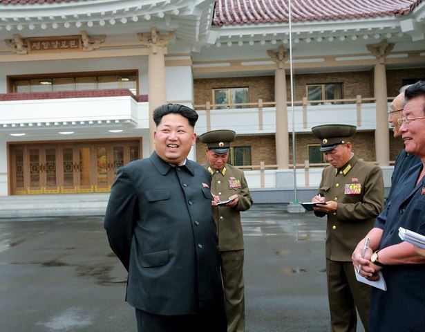 Chùm ảnh Kim Jong-un cười hết cỡ trước ống kính - 10