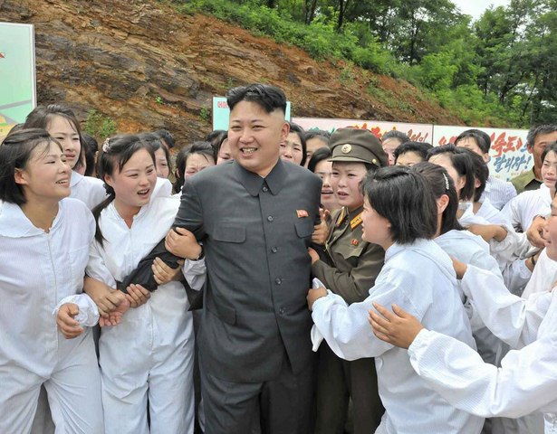 Chùm ảnh Kim Jong-un cười hết cỡ trước ống kính - 9